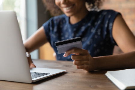 woman buying warranty on whitelabel website
